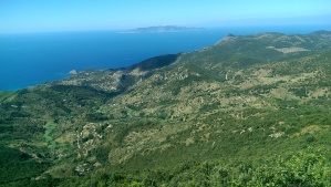 L'isola del Giglio vista dalla cima dell'Argentario